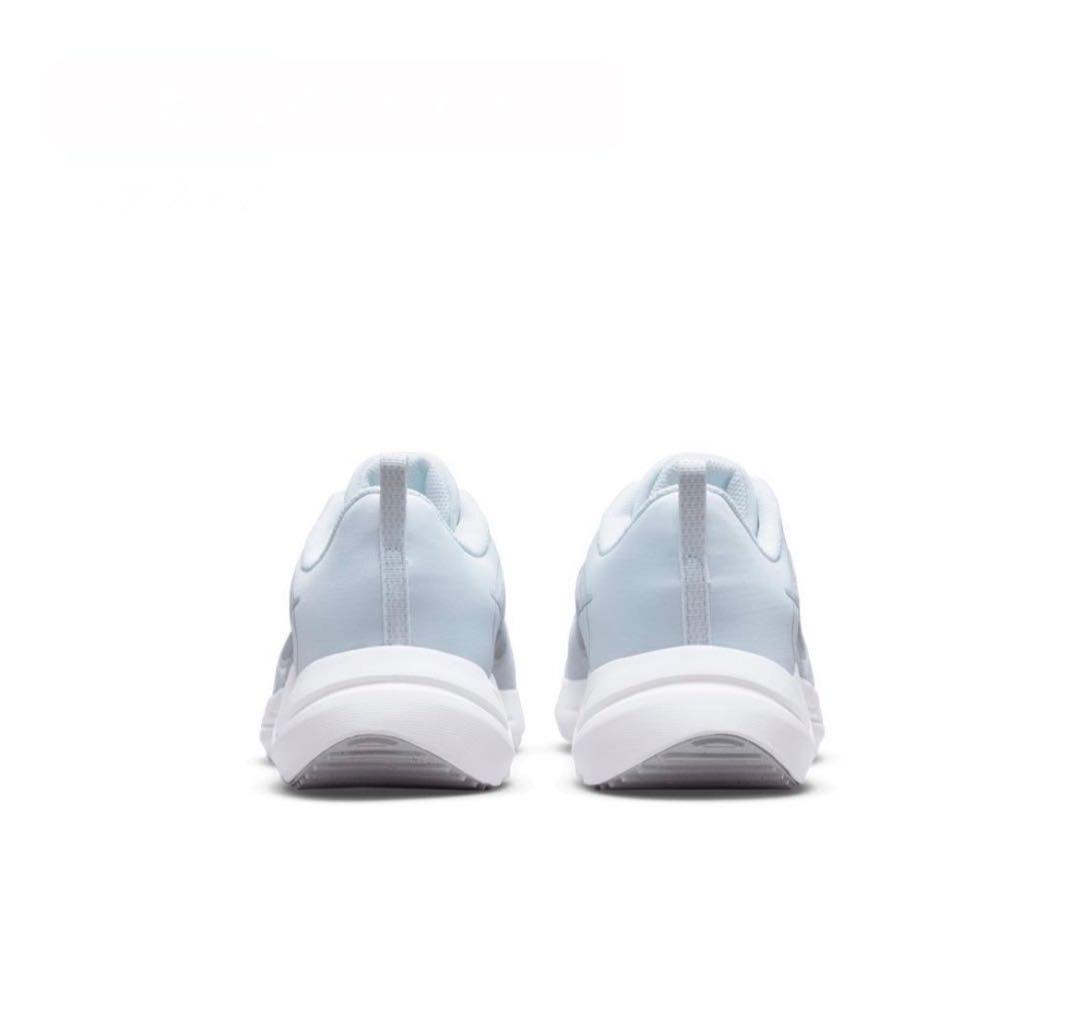 【新品】ナイキ NIKE スニーカー ランニングシューズ