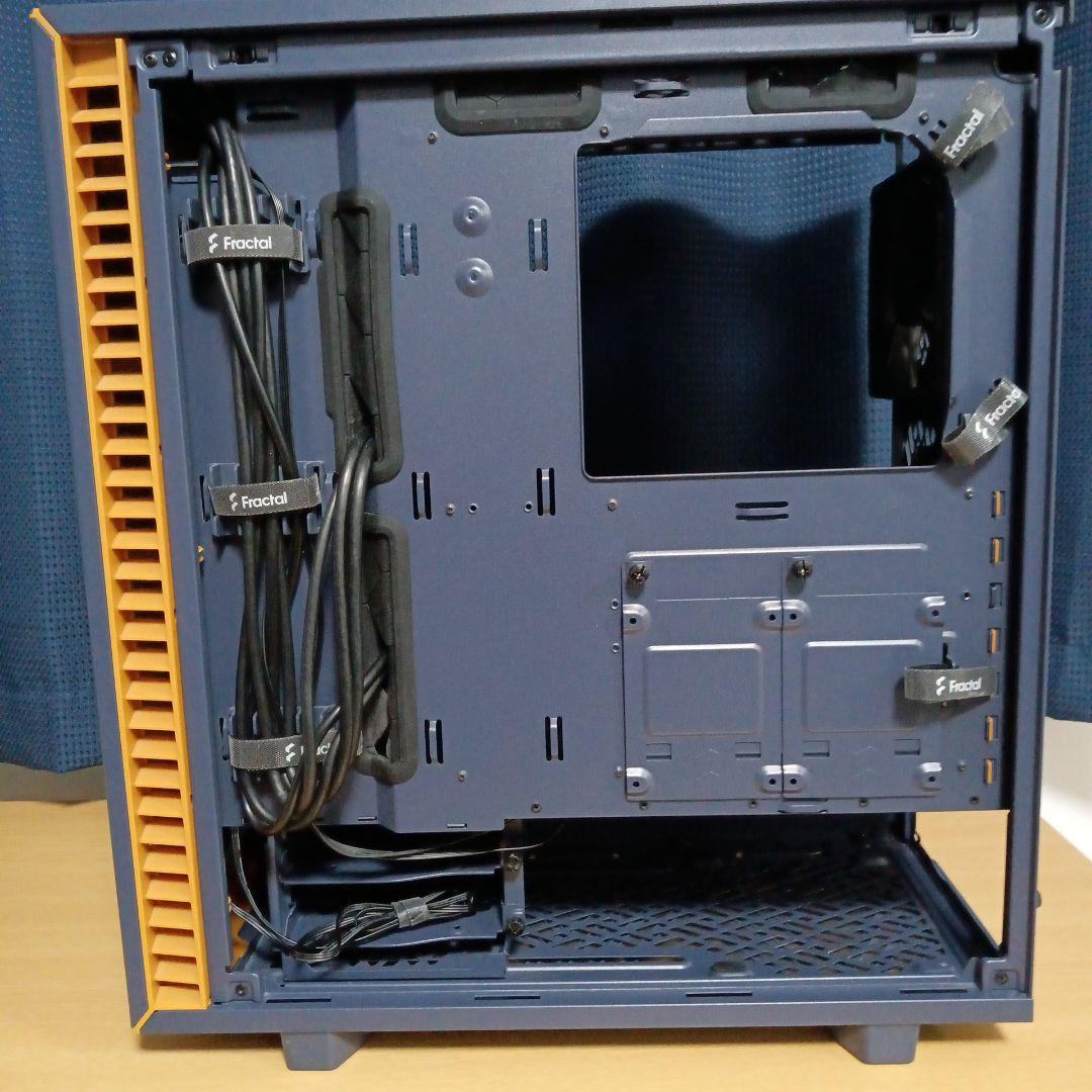 ATX対応　ミドルタワーPCケース　Fractal Design
