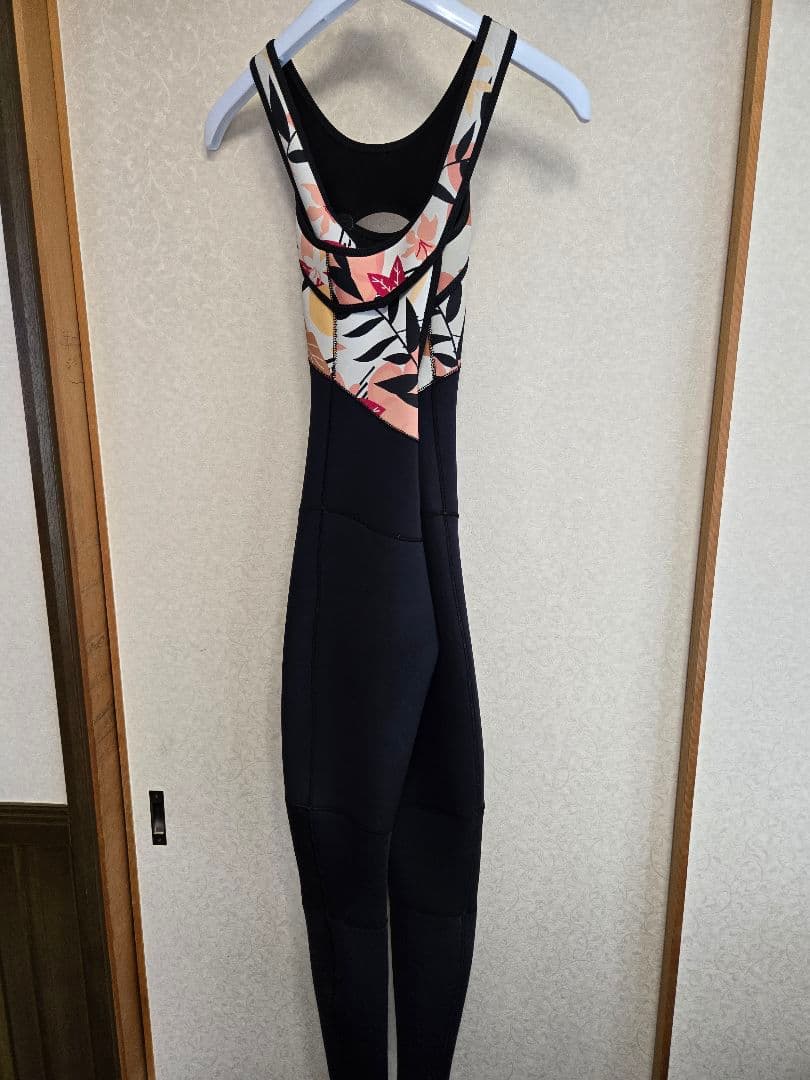 2枚セット　ロキシーフラワー柄ネオプレンロングジョン、タッパー、ウェットスーツ