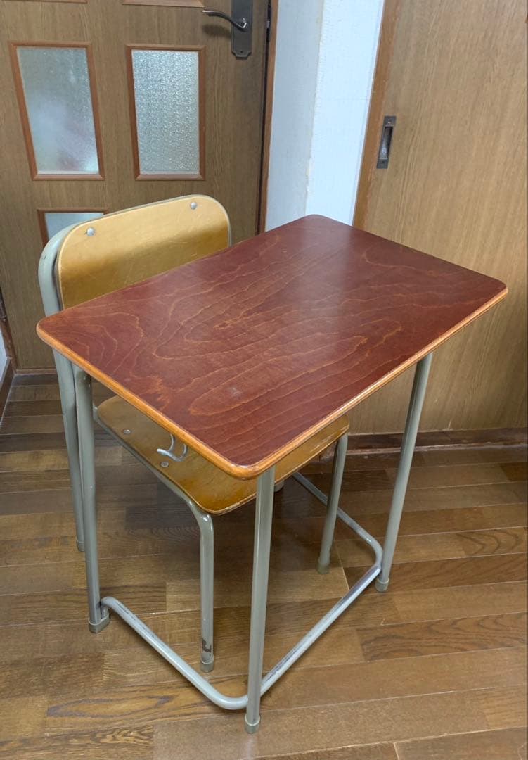 昭和レトロ　学校机とイスセット①