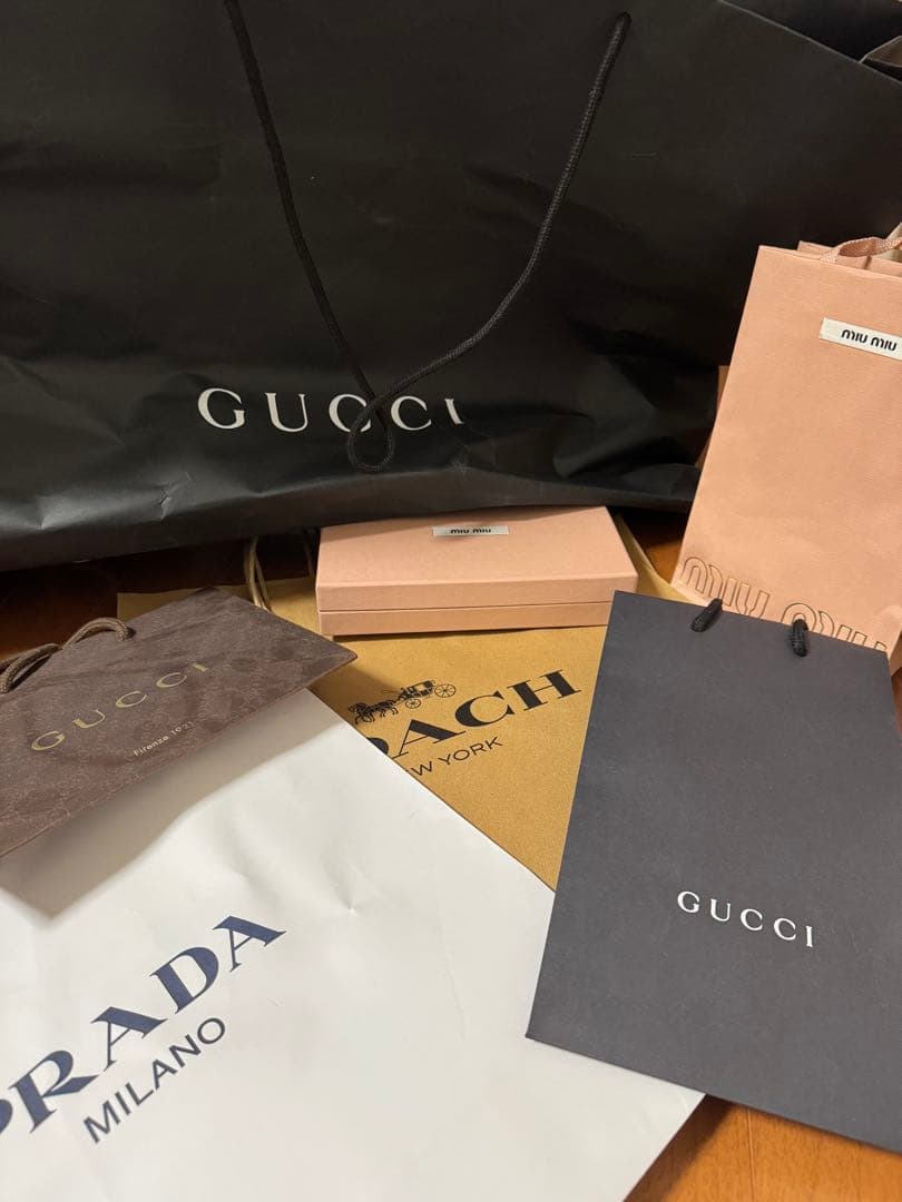 ルイヴィトン　LOUIS VUITTON 空箱　紙袋　GUCCI PRADA