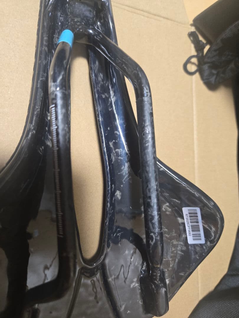 RYET 3D カーボンサドル RT07 収納袋付き