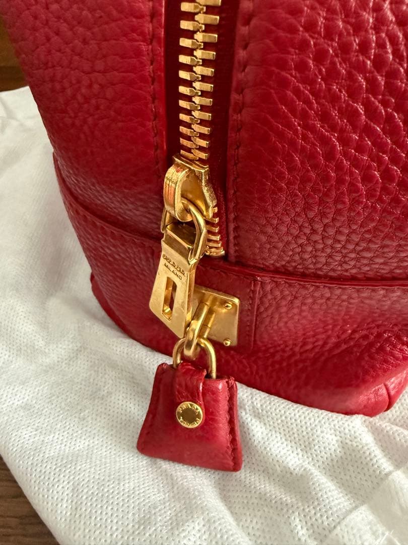 PRADA 赤 レザー ハンドバッグ　　1BB091 恐らく未使用