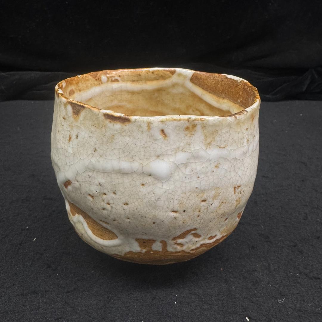 志野焼　時代物　手作り 陶器茶碗 木箱付き 在銘