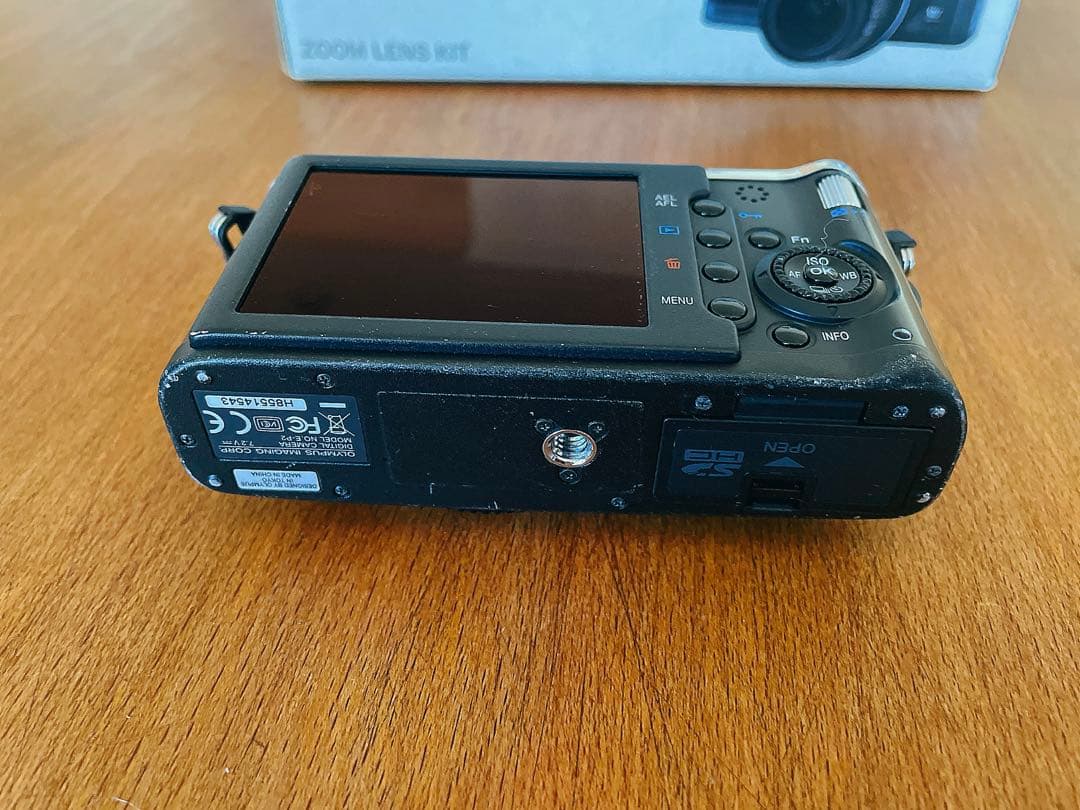 OLYMPUS PEN E-P2 ボディ