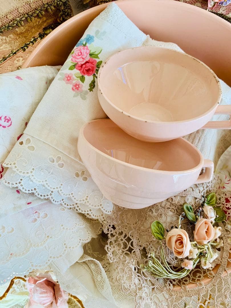 フランスアンティークサラディエ＆カップ2個・ドイリー＆カフェカーテンクロス計5点