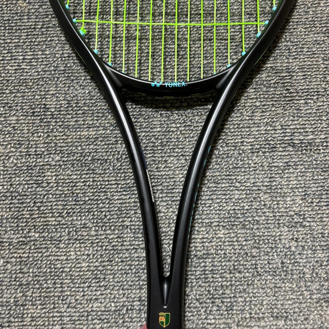 ジオブレイク70vヨネックス　少しひびがあり