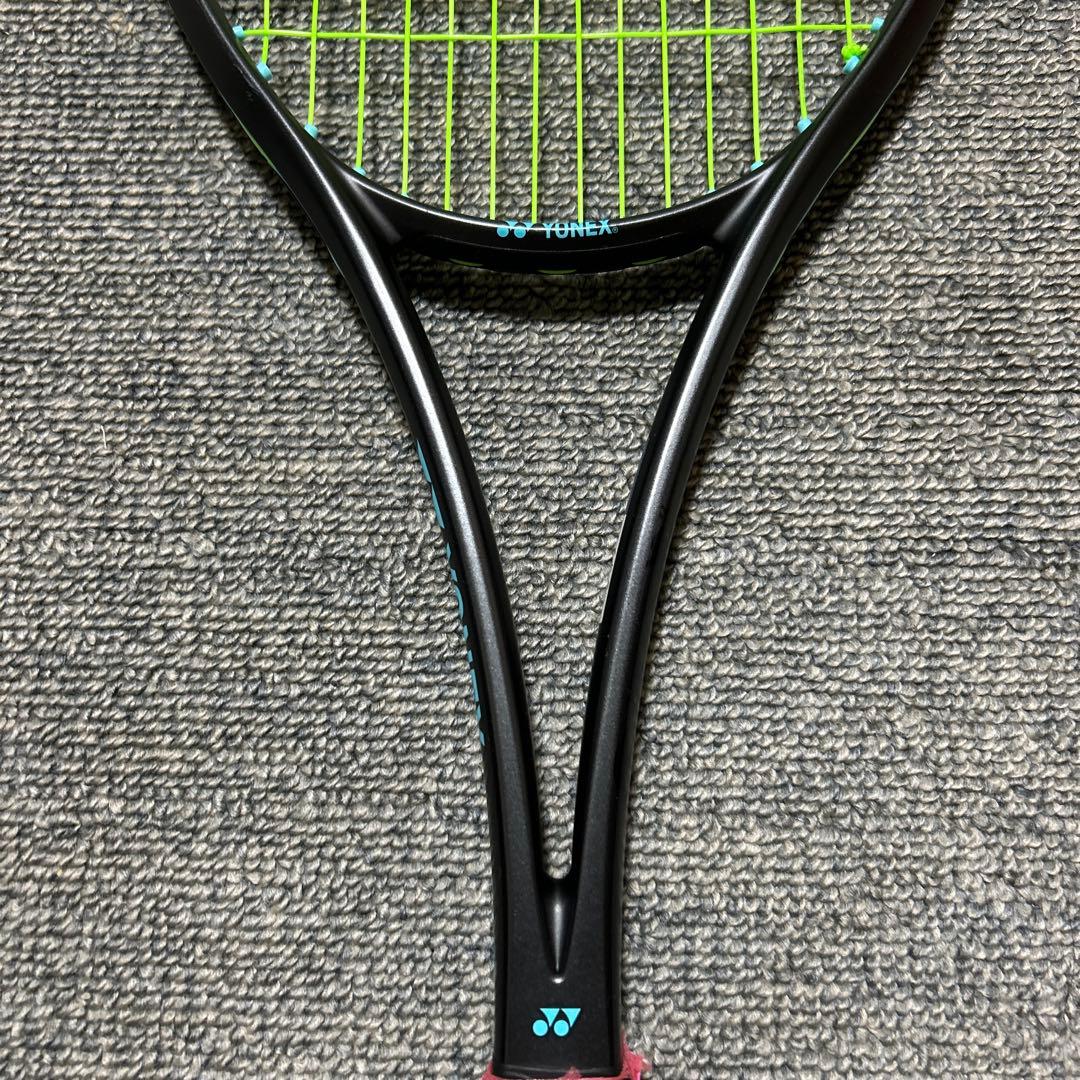 ジオブレイク70vヨネックス　少しひびがあり