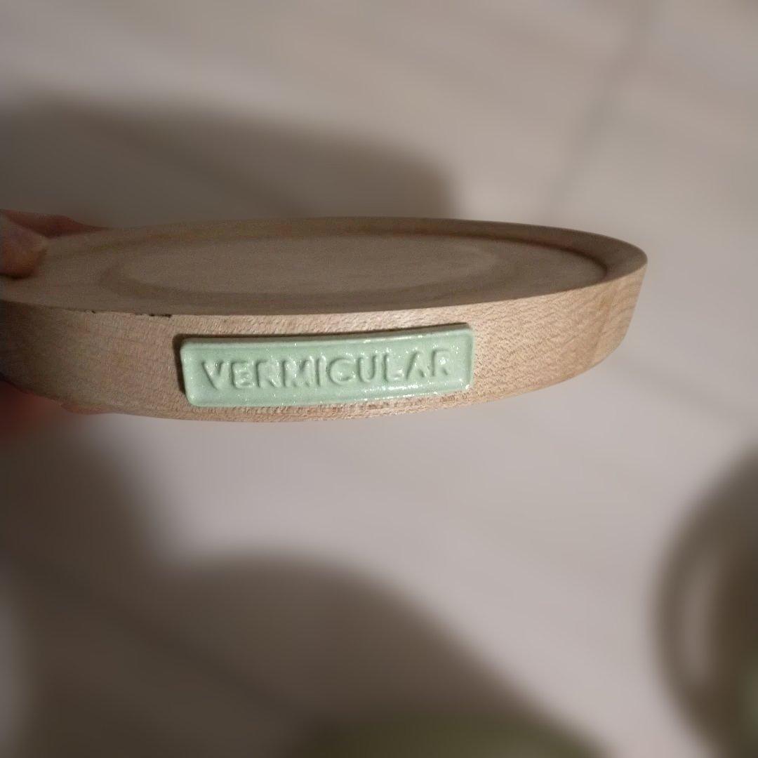 美品☆VERMICULAR 両手鍋 ライトグリーン 18cm☆トリベット付き