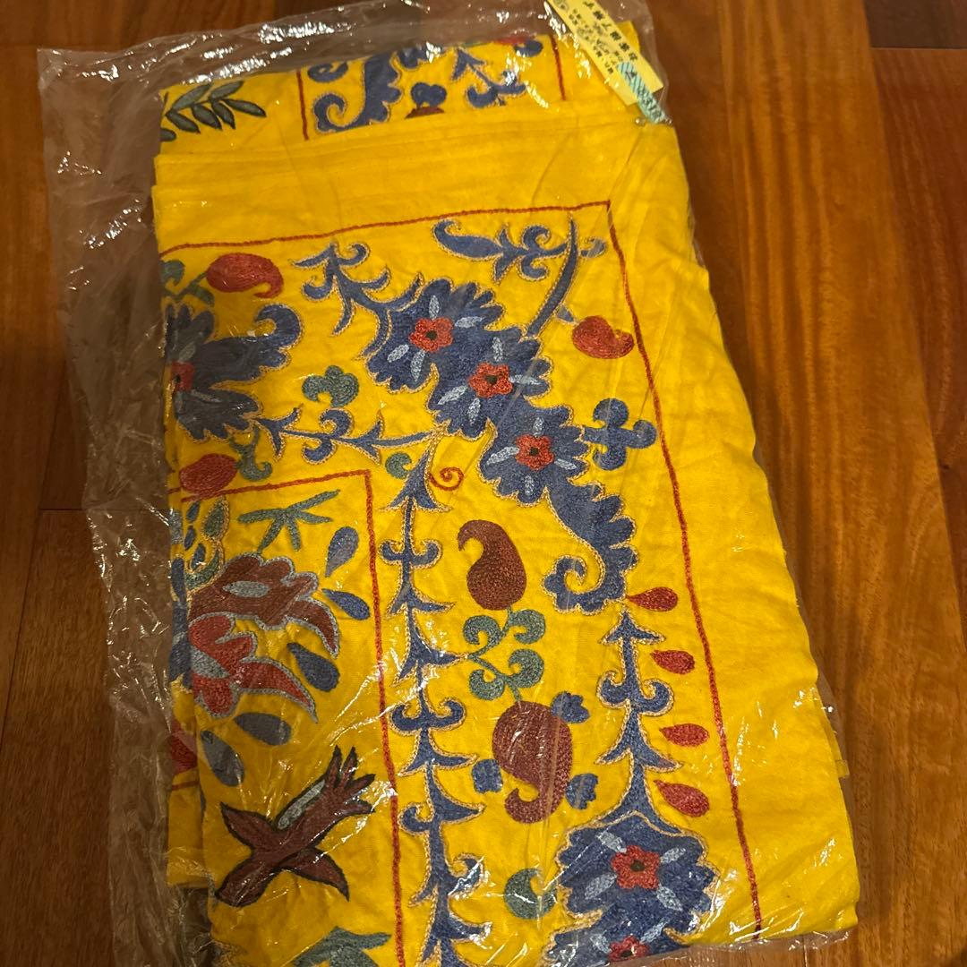 新品　スザニ　花柄刺繍の黄色