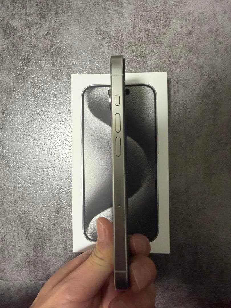 【激レアほぼ新品！】 香港版iPhone 15 Pro 1TB ホワイト