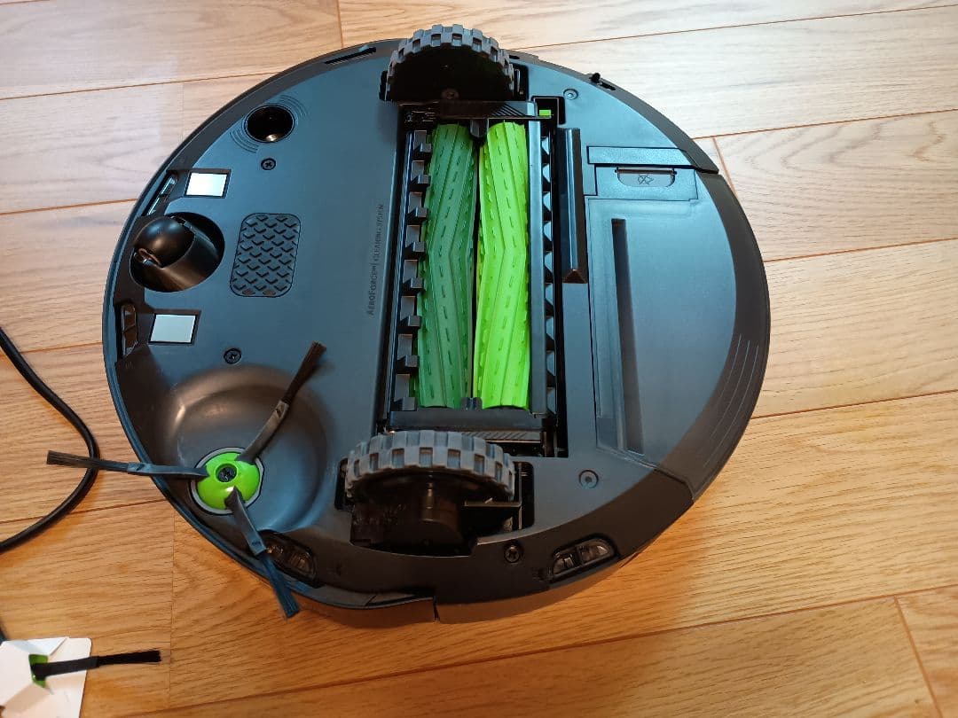 iRobot　アイロボット　ルンバ j7 ロボット掃除機 (国内正規品)