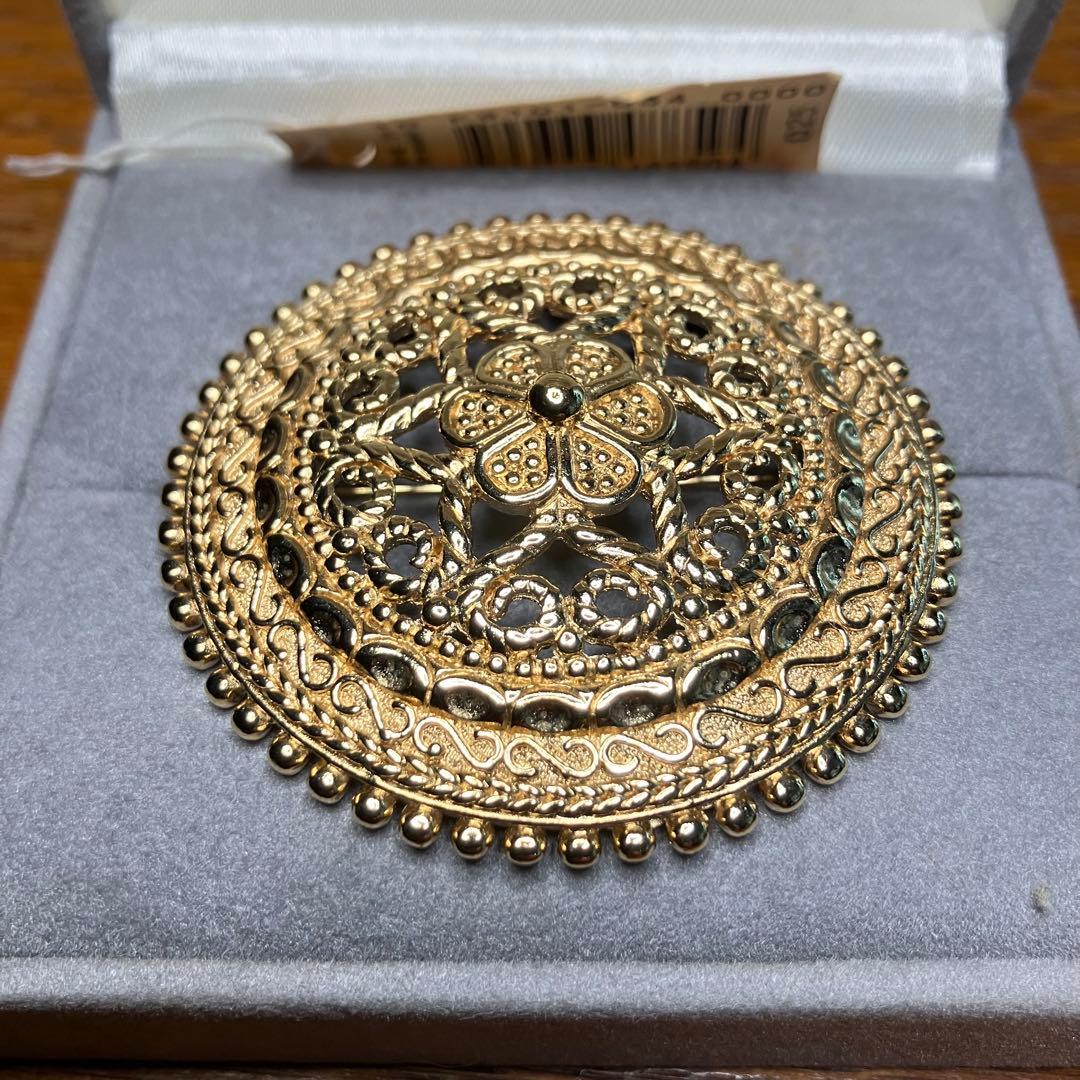 Christian Dior 円形ブローチ