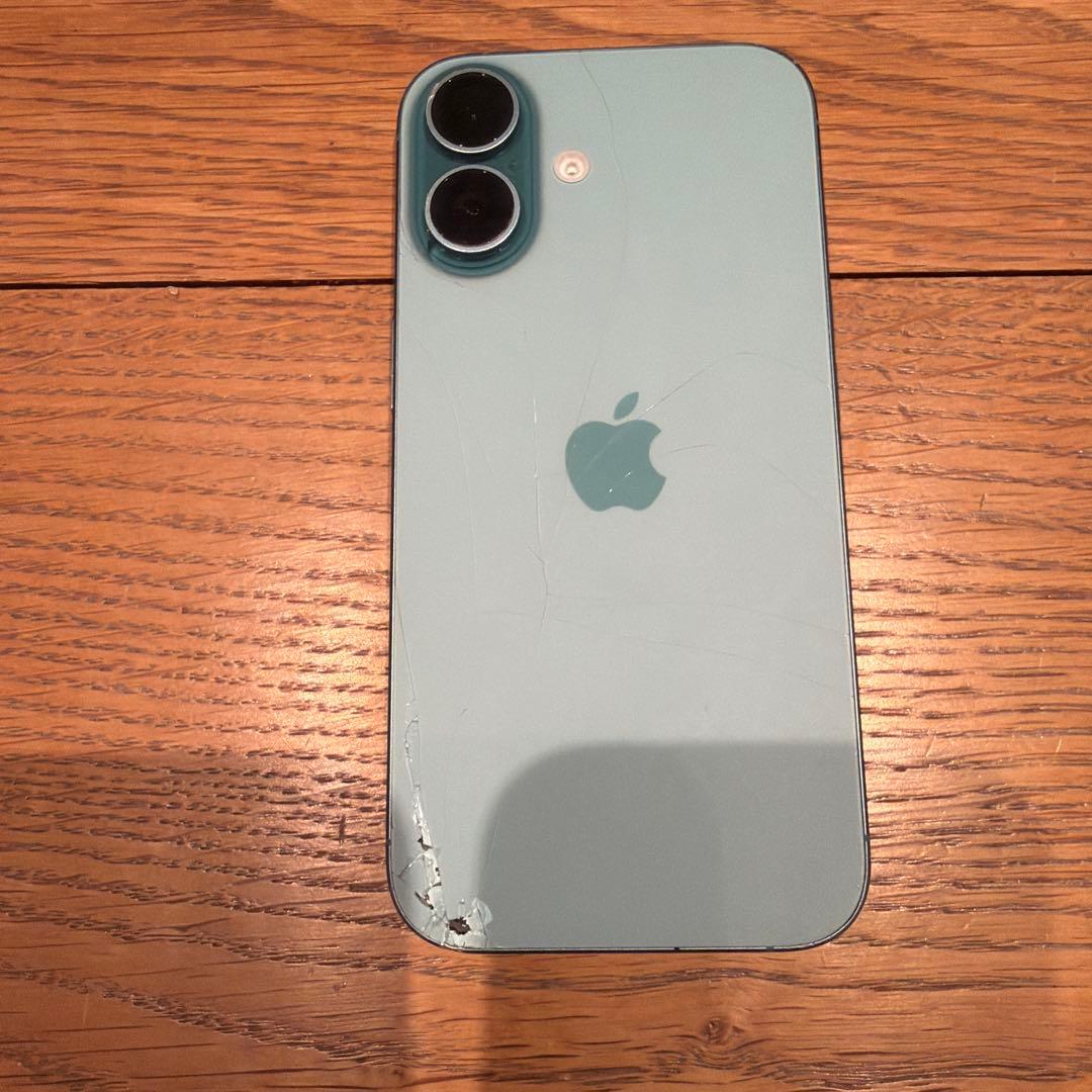 Apple iPhone16 背面割れあり／動作良好 128gb