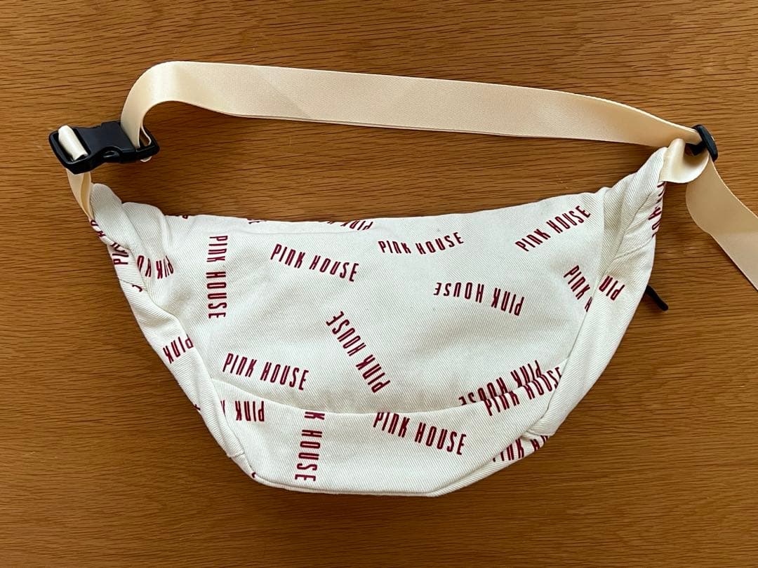 娜菩魅　4月11日　ボディバッグ　ウエストポーチ　ショルダーワッペン生成り