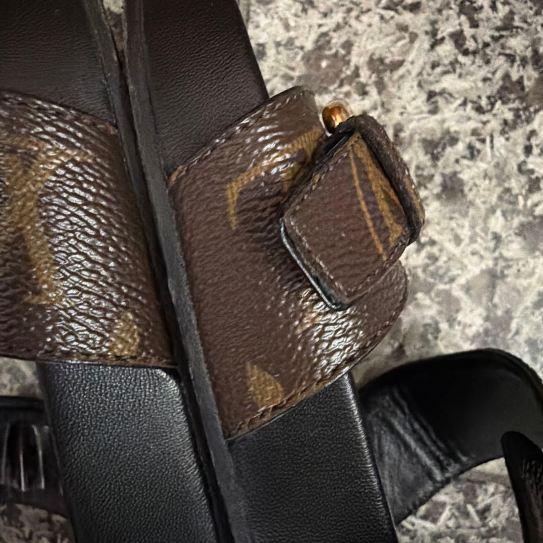 Louis Vuitton ロゴ入りフラットサンダル