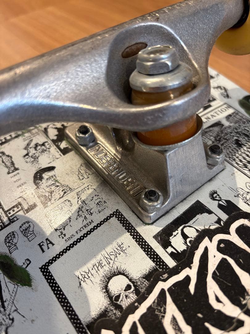 Fucking Awesome スケートボード コンプリート　8.00インチ