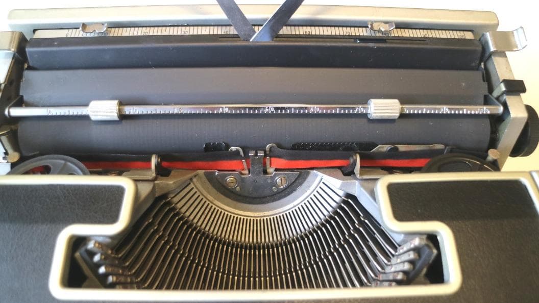 値引完動美品タイプライター Olivetti Lettera DL 国際文字配列