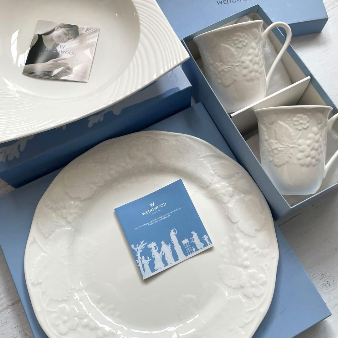 新品箱ありストロベリー＆バインエスリアルスクエアボール4点セット