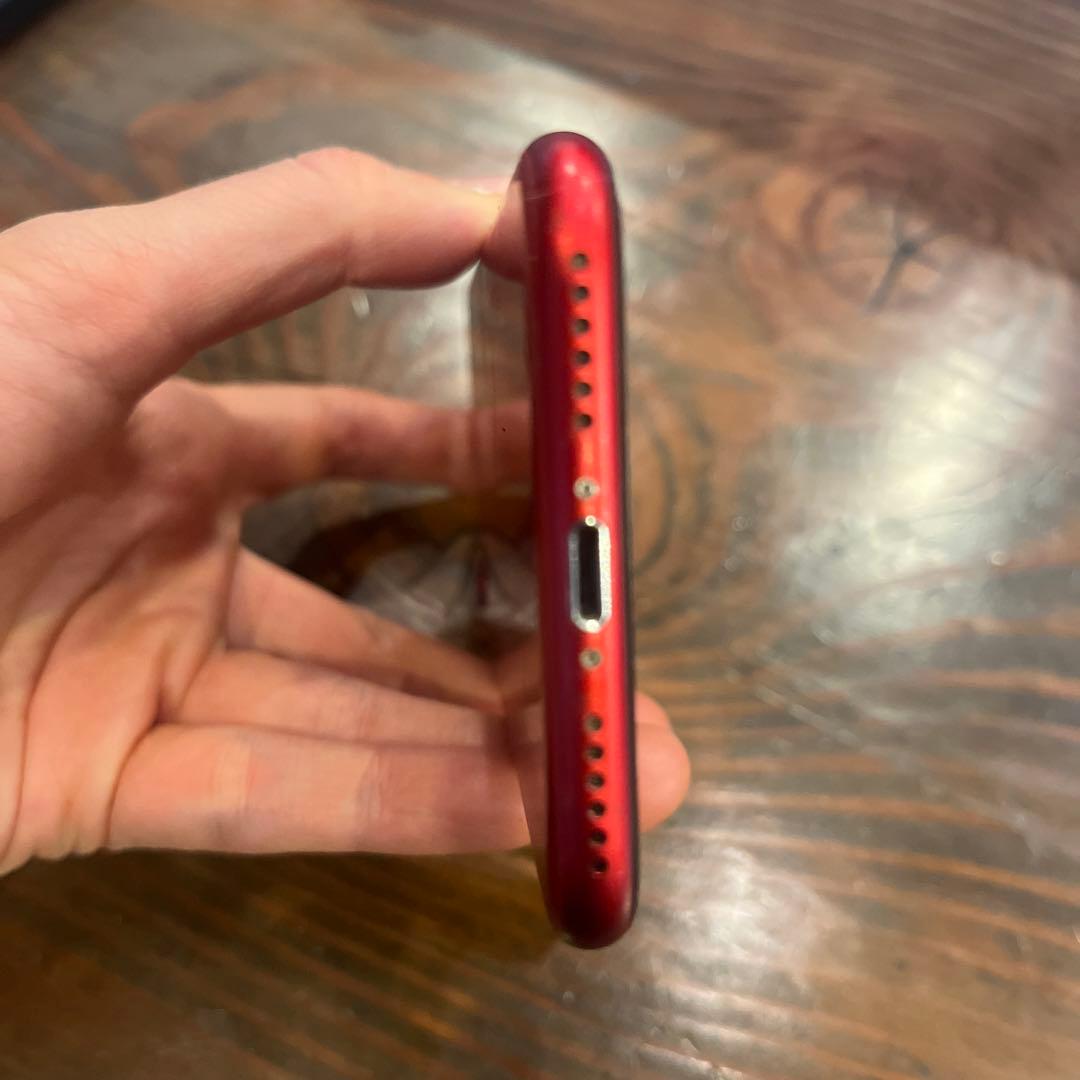iPhone8 本体（レッド）