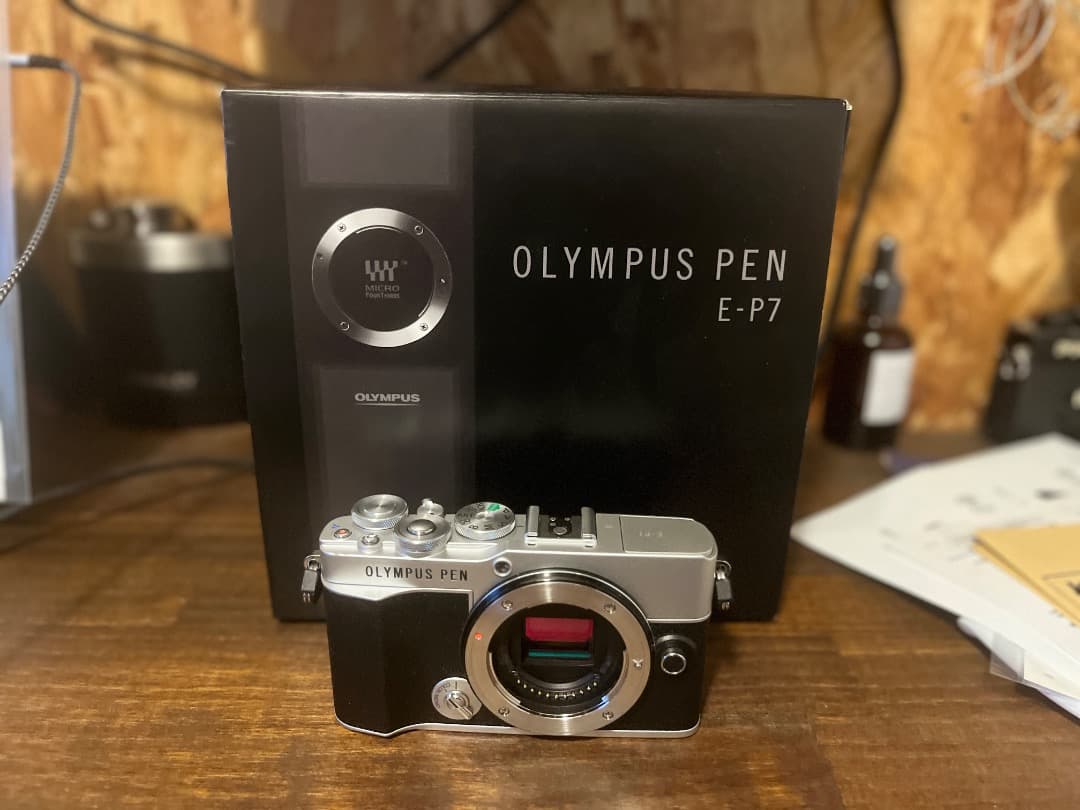 OLYMPUS デジタルミラーレス一眼　PEN E-P7 シルバー