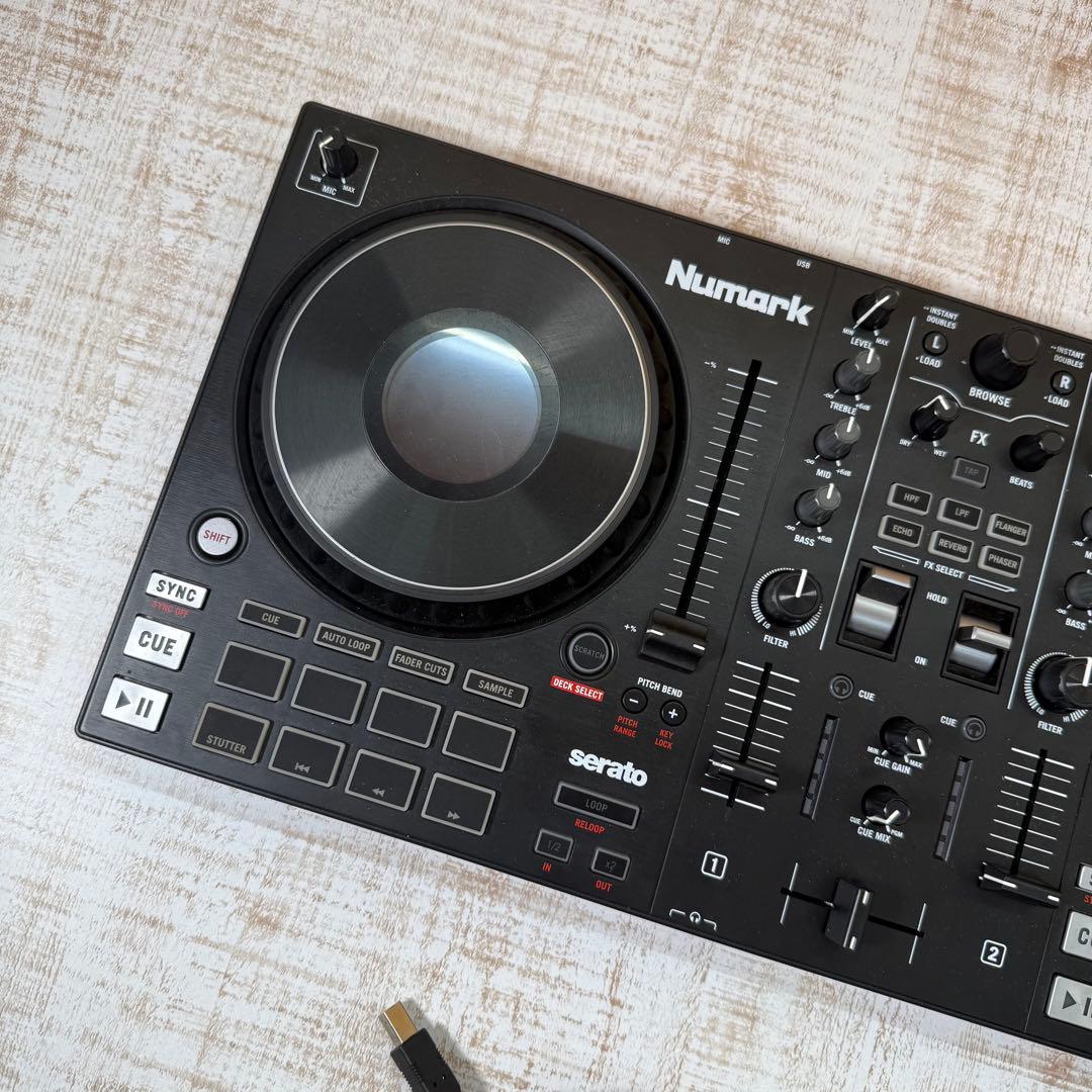 Numark Mixtrack Platinum FX ニュマーク