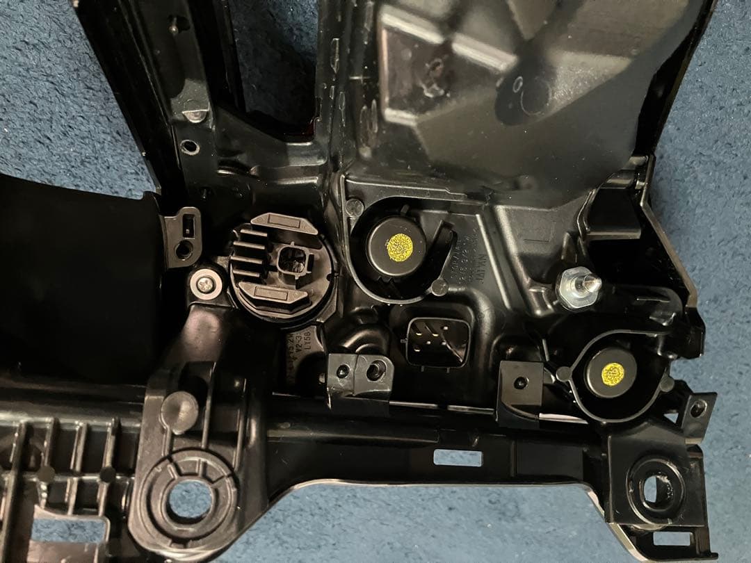 40アルファード Ｘ　 テールライト テールレンズ 左　LH