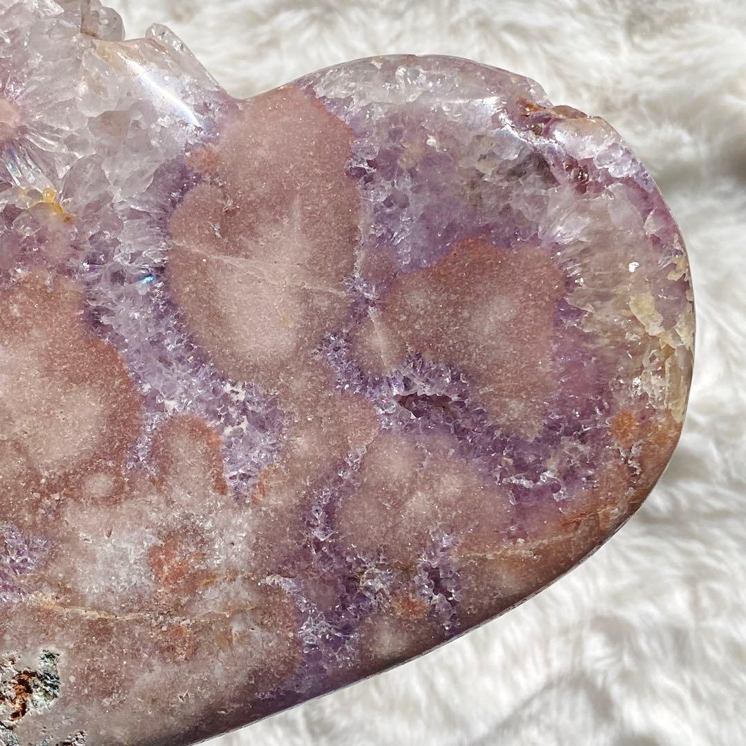 【 キュート ピンクアメジスト 原石 特大 ハート 1.54kg（台座付き）】