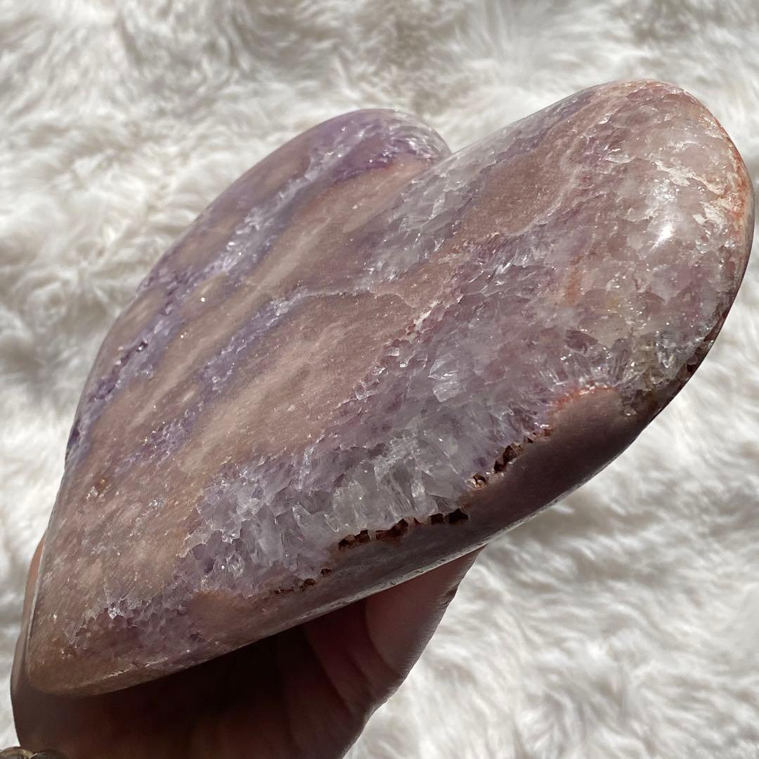 【 キュート ピンクアメジスト 原石 特大 ハート 1.54kg（台座付き）】