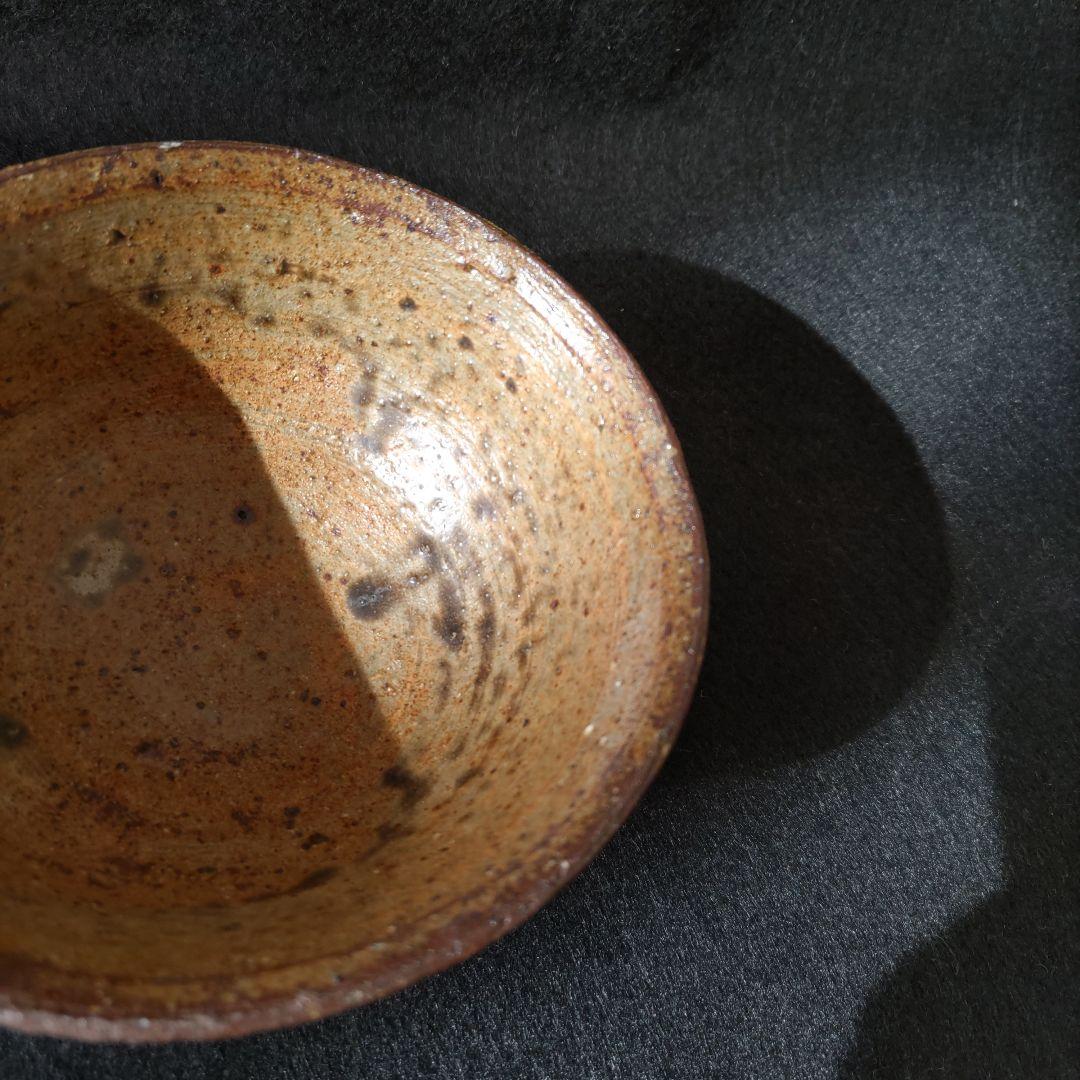 小林東五　伊羅保茶碗　茶道具　中古品　ホツ（小さな欠け）あり　ご飯茶碗にも