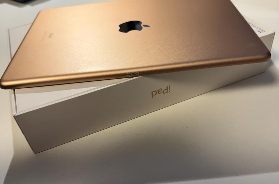 iPad 第7世代　無印　ローズゴールド 本体　32GB 箱付き　ステッカー付