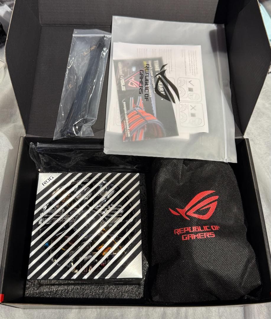 なお　PCパーツ（MB、CPU、メモリ、SSD４TB、電源）