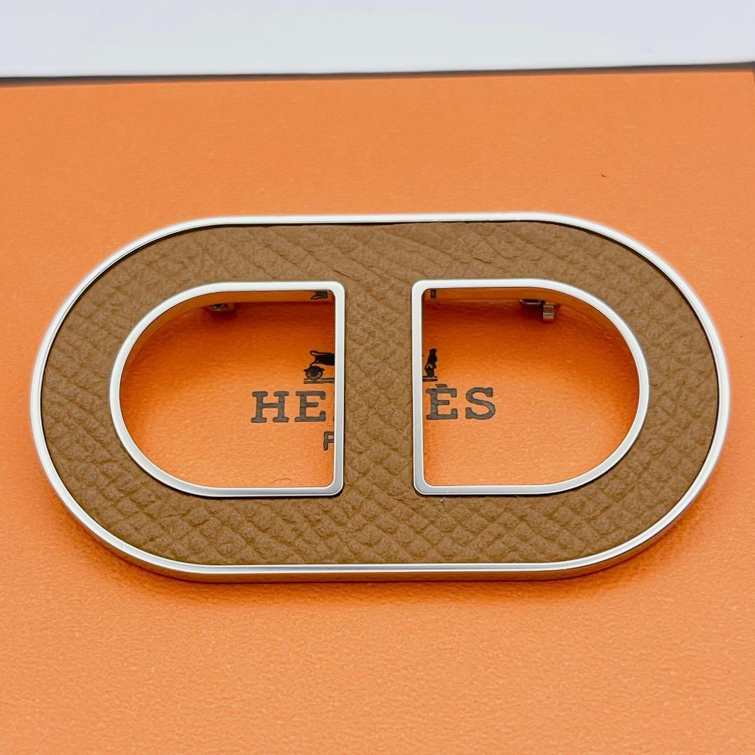 【未使用品】HERMES シェーヌダンクル　ブローチ　ブラウン　レザー　ピン
