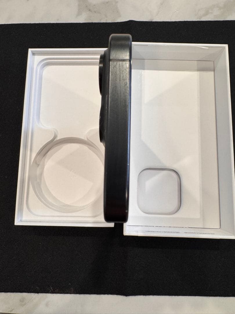 iPhone 15Pro 128GB ブラックチタニウム　背面割れ　83%