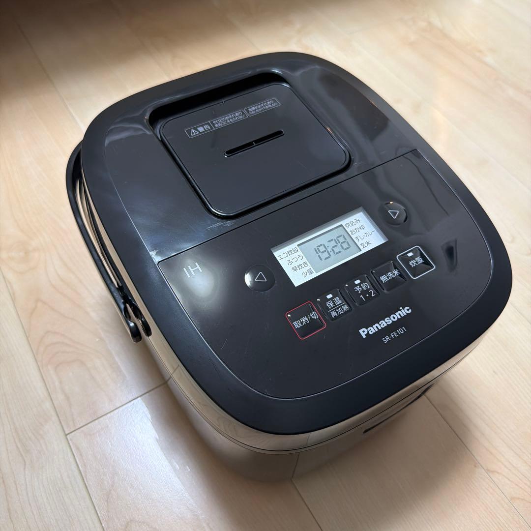 パナソニック炊飯器　Panasonic SR-FE101