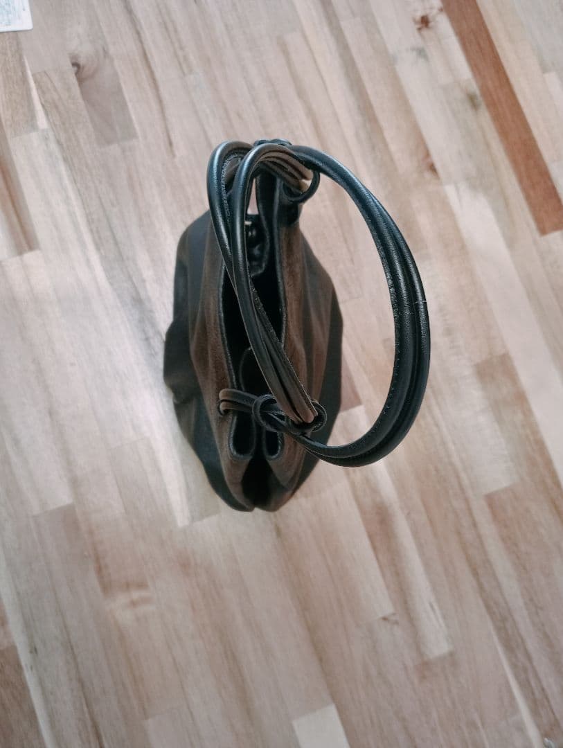 CLASKA ブラックレザーバッグ Sac de lacet