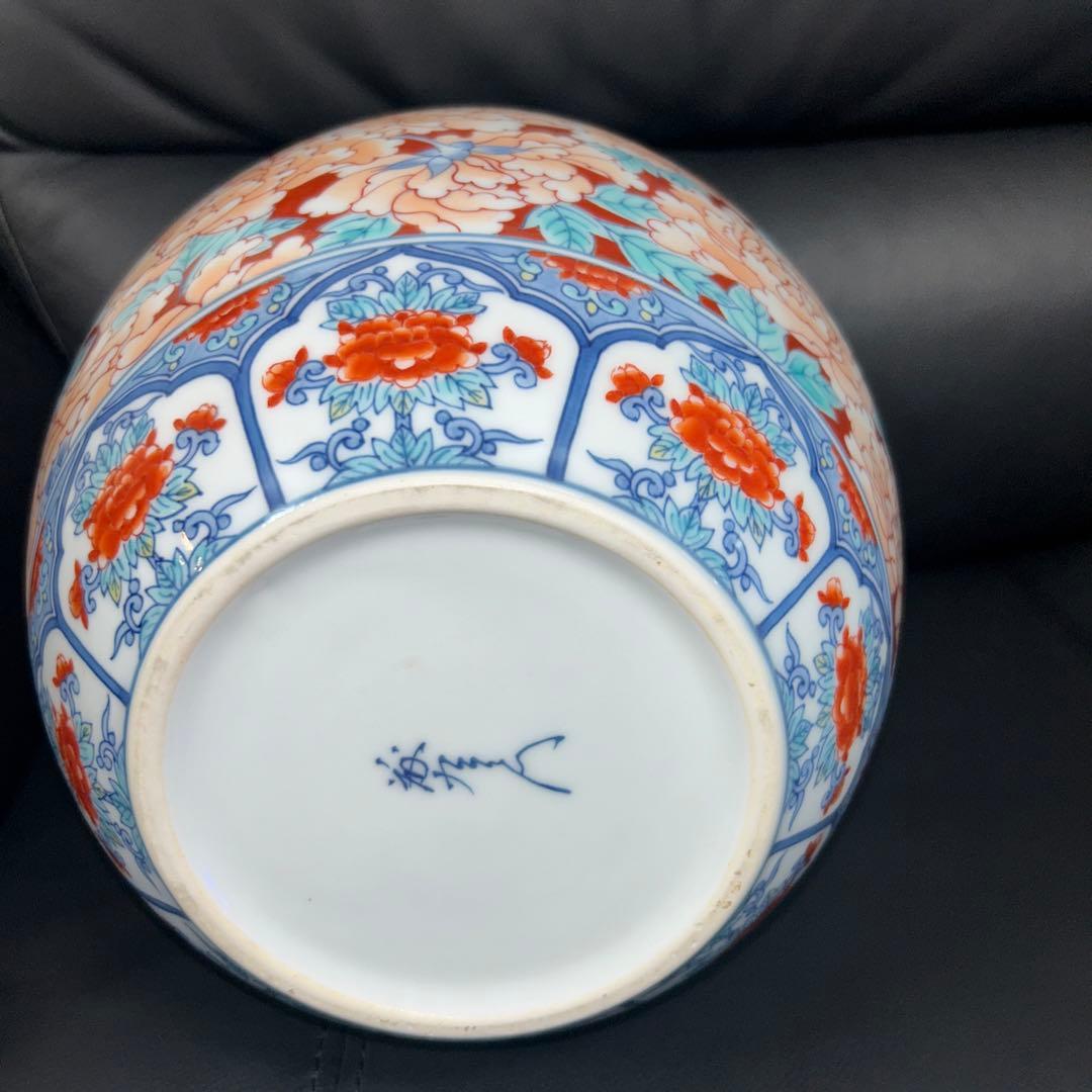 小笠原藤右衛門　提灯花瓶－赤濃牡丹尽くし