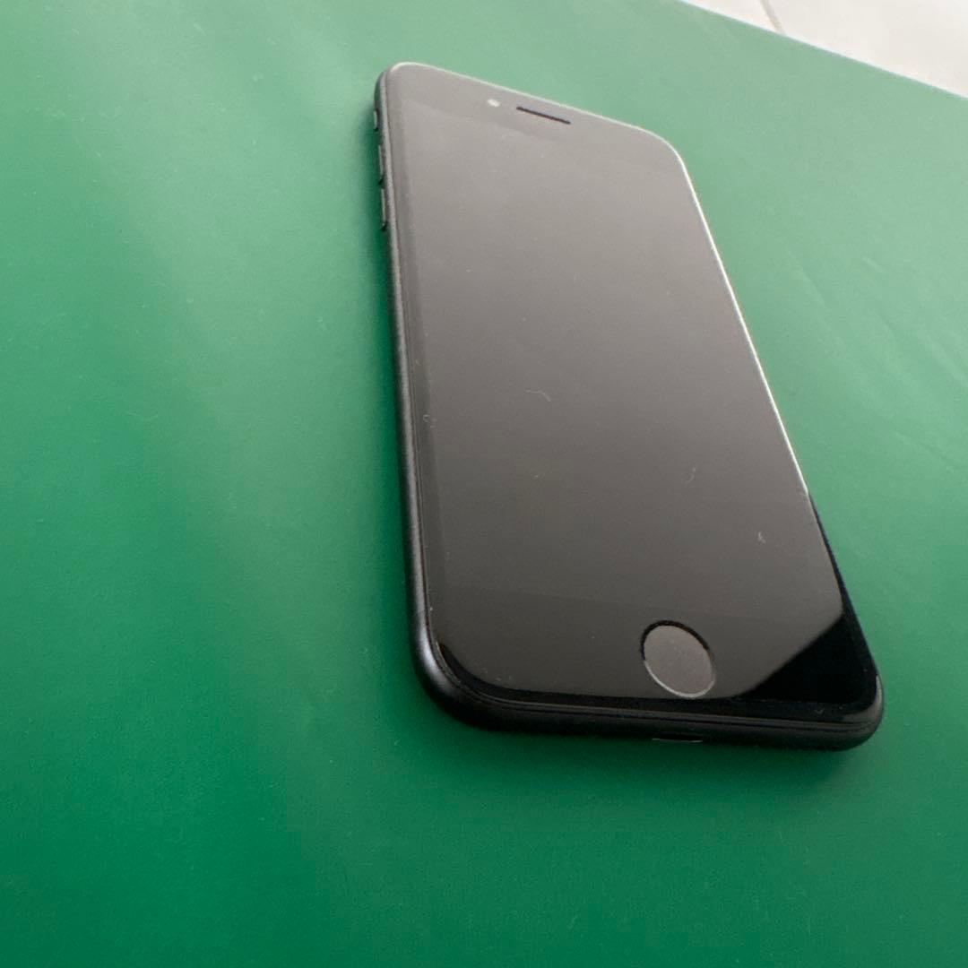 極美品　iPhone SE 第二世代 SIMフリー