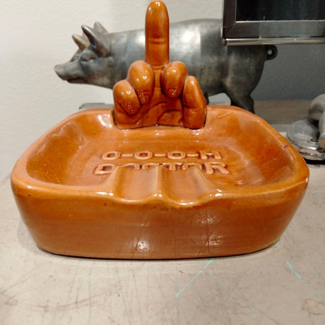 Fuck 　ファックユー　ハンド　手　置物　ビンテージ　反戦　灰皿 茶