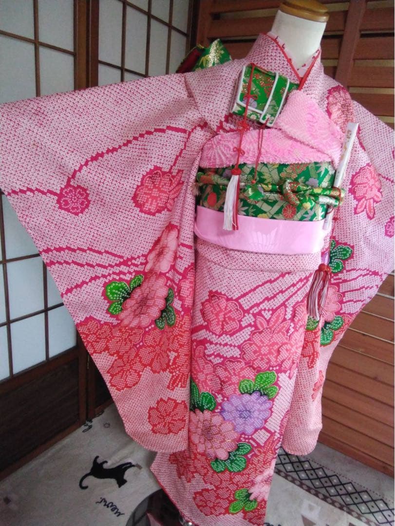 a です。7歳向け・表側正絹・お着物のセットです