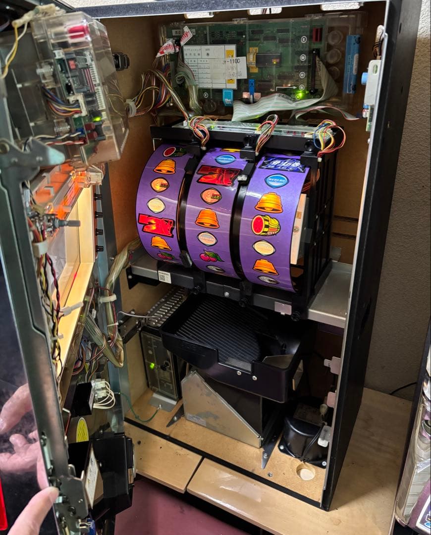美品 4号機　 初代　北斗の拳　 実機パチスロ 不要機