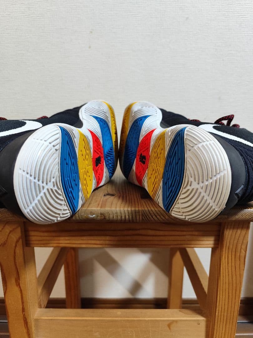 ま*る様 Nike Kyrie 5 Freinds ナイキ　カイリー5　フレンズ