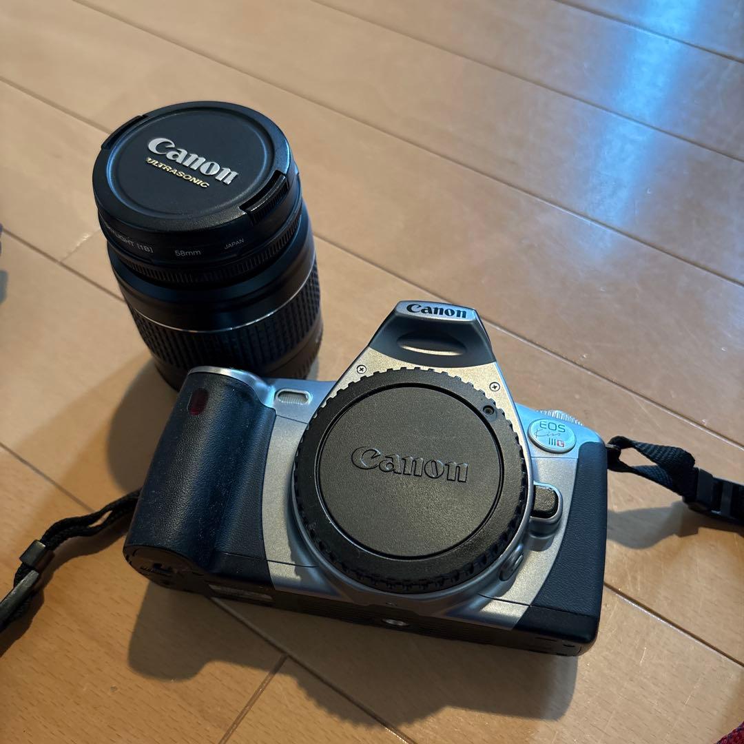 Canon EOS Kiss III 一眼レフダブルズームレンズセット　中古