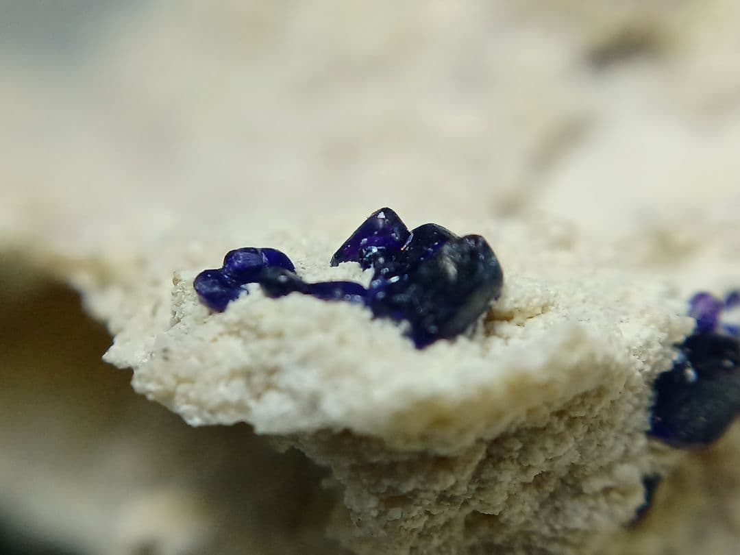 国産鉱物　逸見石　原石　ヘンミライト　Henmilite　鉱物標本