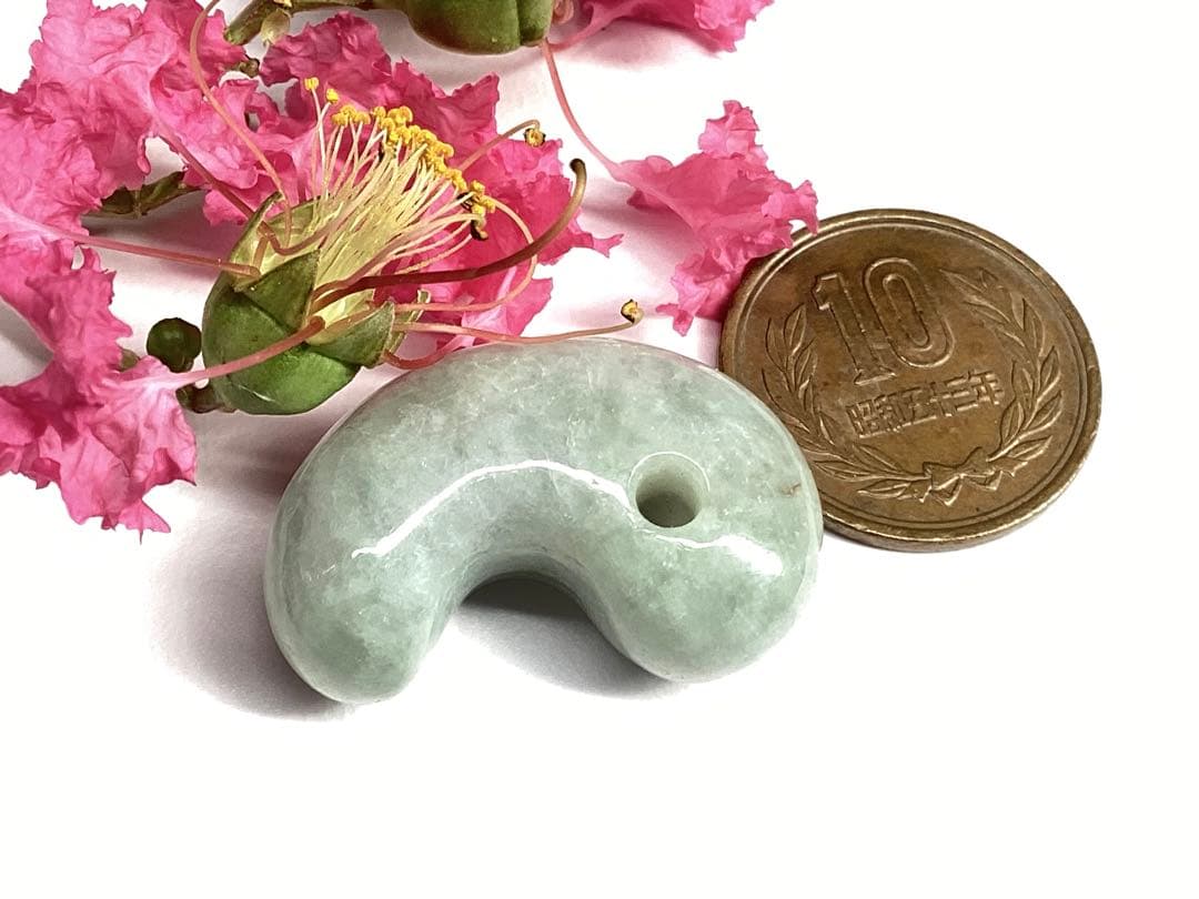 ✳親方おすすめの勾玉‼️ 糸魚川翡翠本物硬玉‼️ お身近の守護石*お守りに　鑑別書付