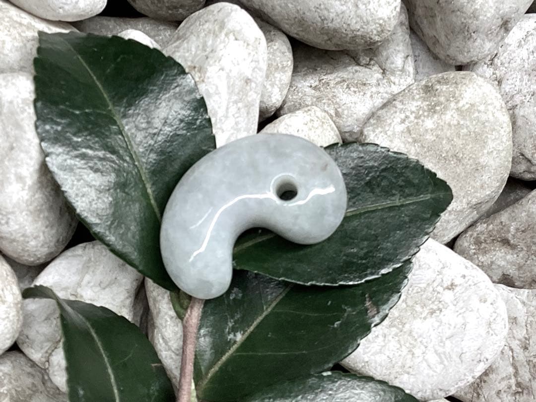 ✳親方おすすめの勾玉‼️ 糸魚川翡翠本物硬玉‼️ お身近の守護石*お守りに　鑑別書付