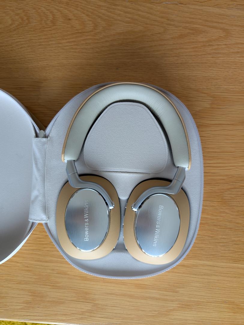 Bowers & Wilkins Px8 ヘッドフォン