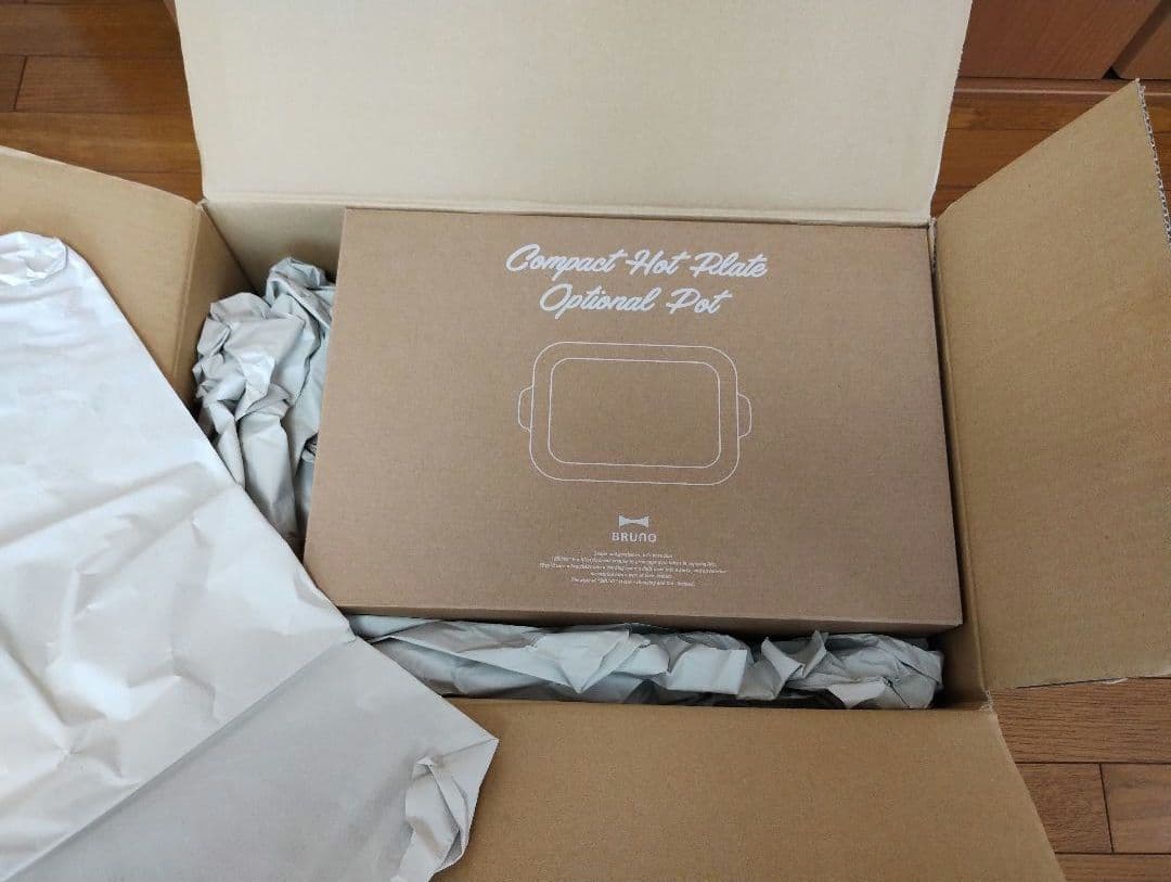 新品ブルーノ　コンパクトホットプレート、セラミックコート鍋　仕切り鍋　3点セット