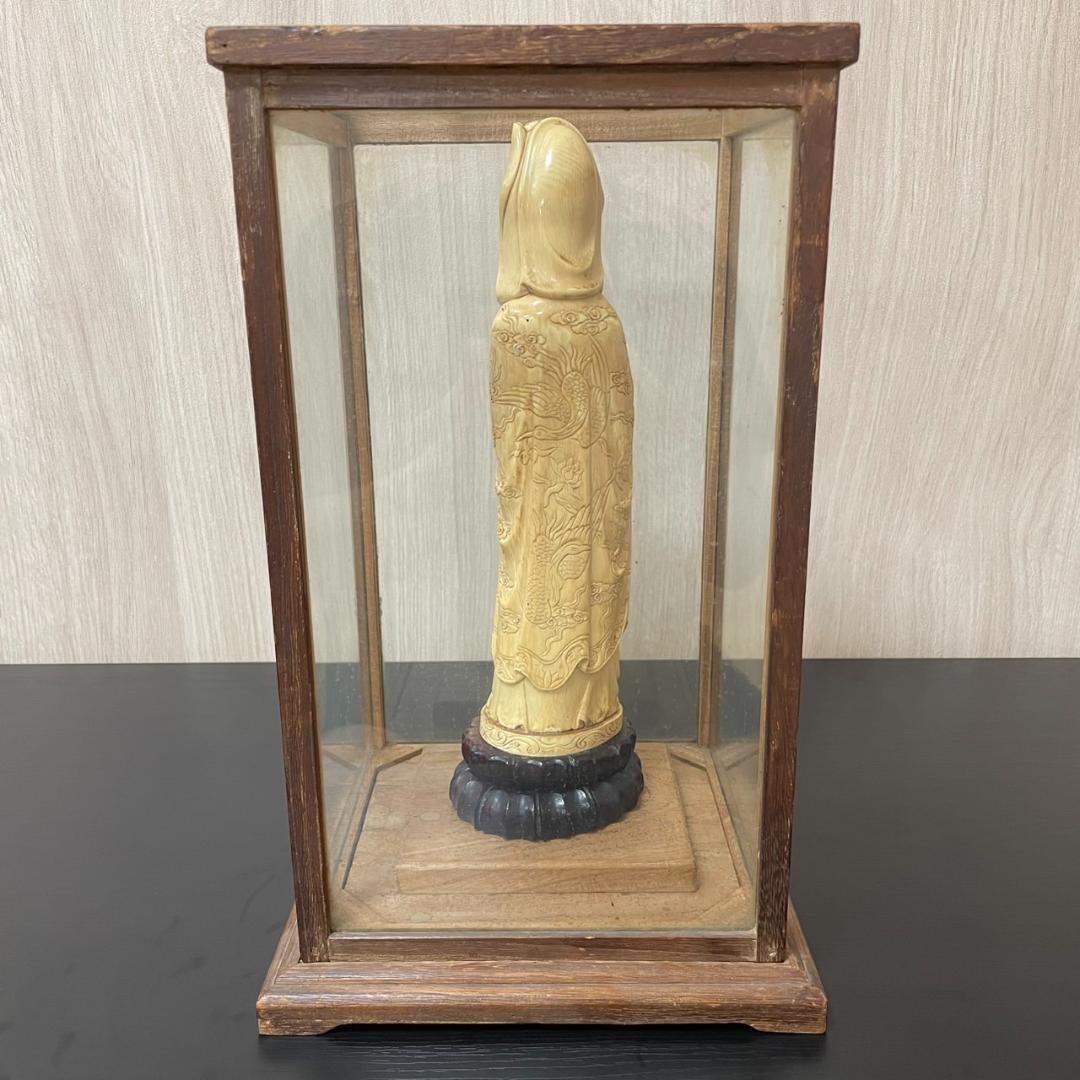中国古美術 仏教美術 観音菩薩像 天然素材 白素材 ガラスケース付き