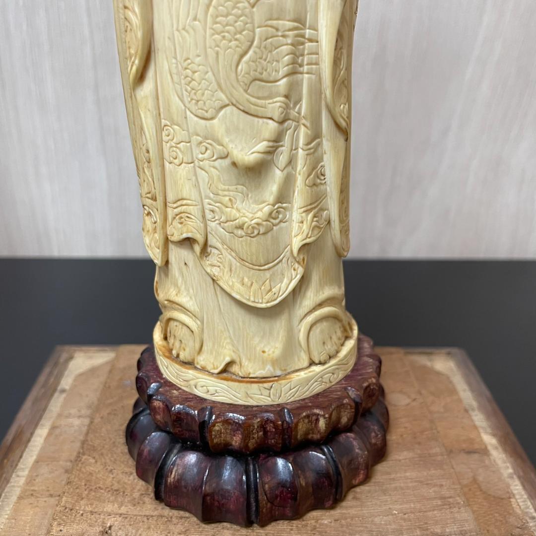 中国古美術 仏教美術 観音菩薩像 天然素材 白素材 ガラスケース付き